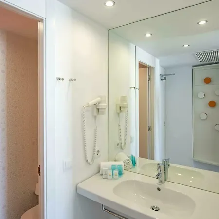 Iberostar Waves Bahia De Palma - Adults Only מלון